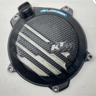 TAMPA DE EMBREAGEM  PRETA KTM 2T/4T 250-450F 2023 ( A48030026000C1 )