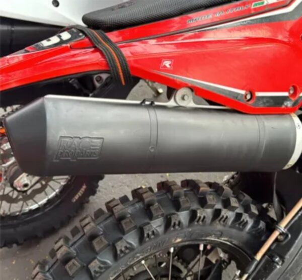 PROTETOR ESCAPAMENTO BETA 2T  PRETO 2020 A 2024 ( 002376 )